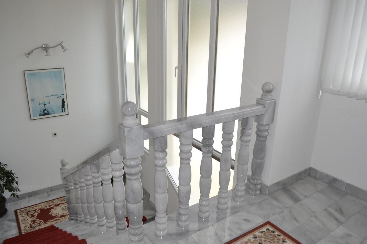 Guest House Morski Val Бар Екстериор снимка